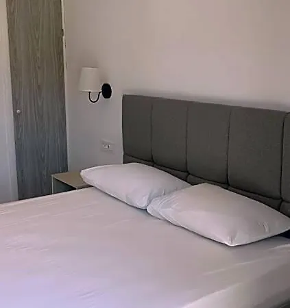 Hotell Keramos *